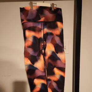 BNWT - Fabletics Leggings - Medium